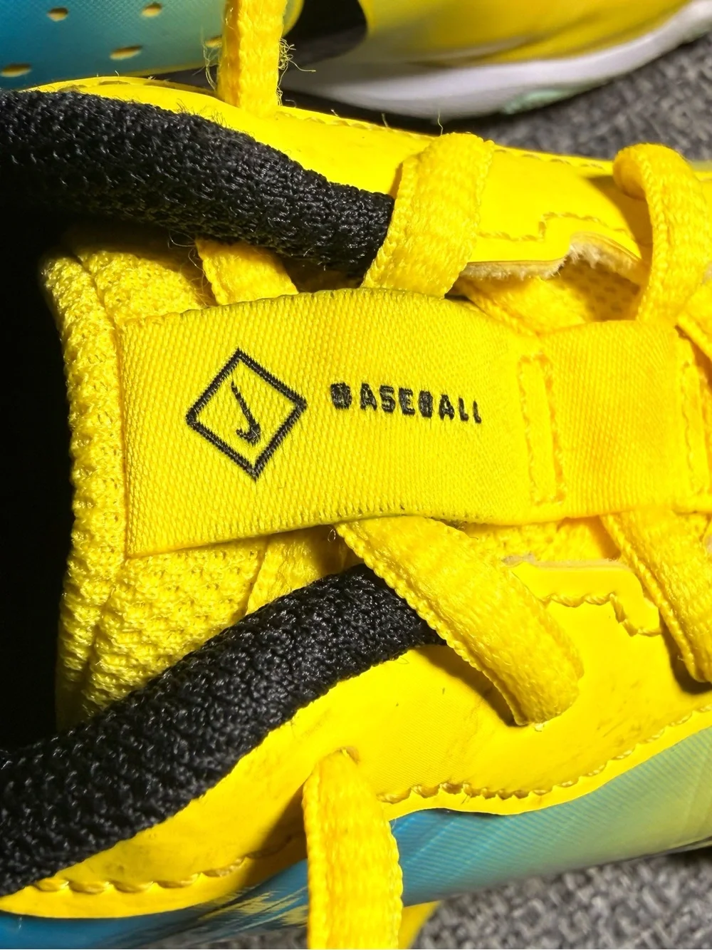 Nike Alpha Huarache 4 Keystone Baseball Cleats Boys Kids DJ6525-704 Size 3.5Y